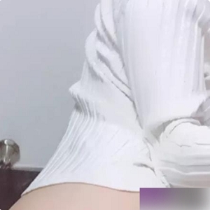 onlyfans极品辣妹（笔芯优优mi）露背长裙展现白璧无瑕美背【1.43G】